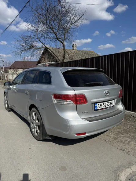 Toyota Avensis 2011 - 1