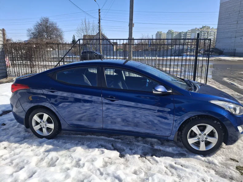 Hyundai Elantra 2012