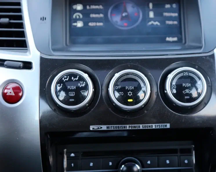 Mitsubishi Pajero Sport 2011 - 18