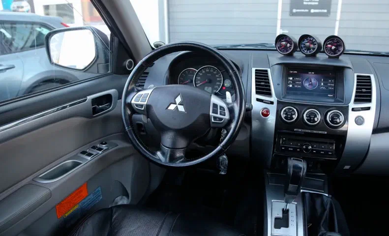 Mitsubishi Pajero Sport 2011 - 10