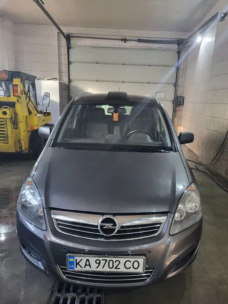 Opel Zafira 2011 - 1