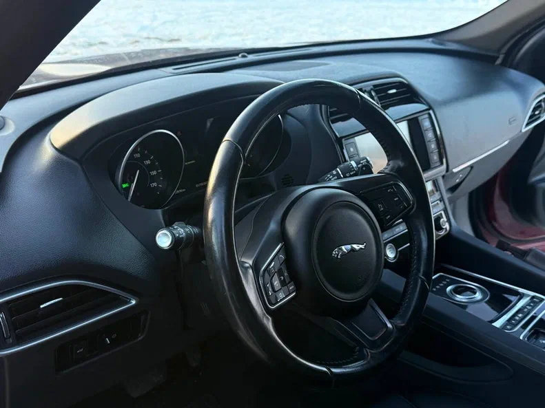 Jaguar F-Pace 2016 - 11