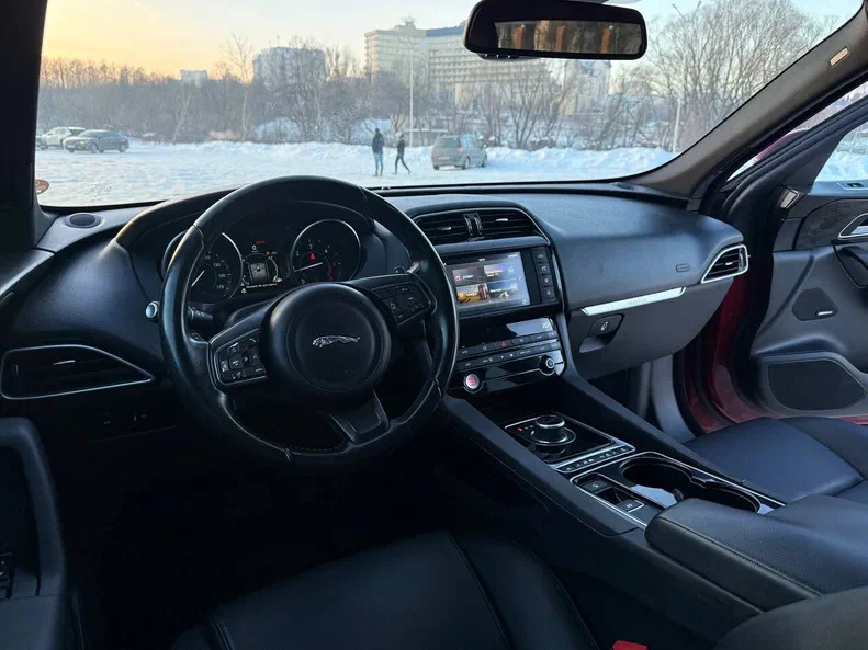 Jaguar F-Pace 2016 - 12