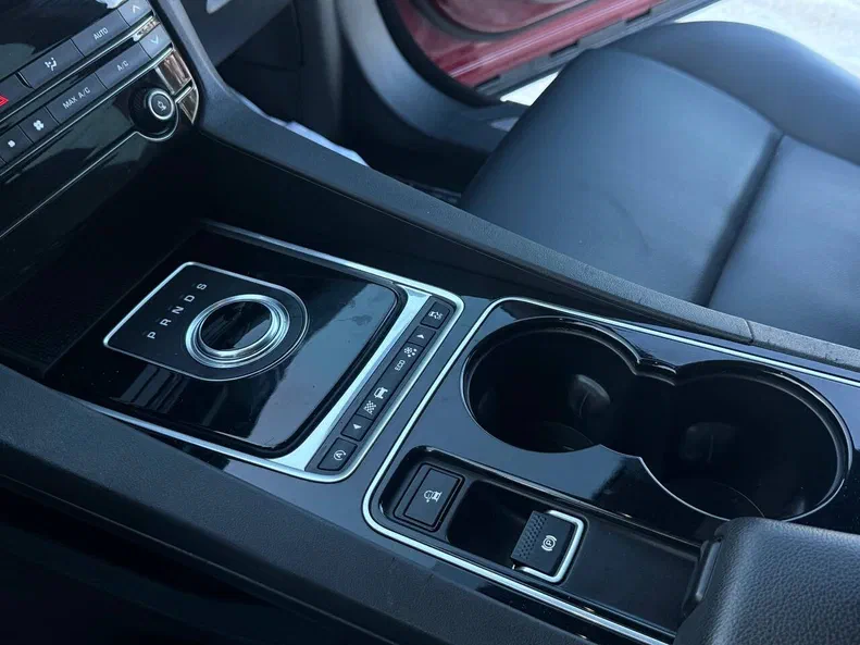 Jaguar F-Pace 2016 - 10