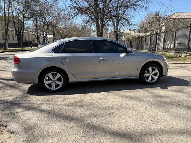 Volkswagen Passat 2012 - 12