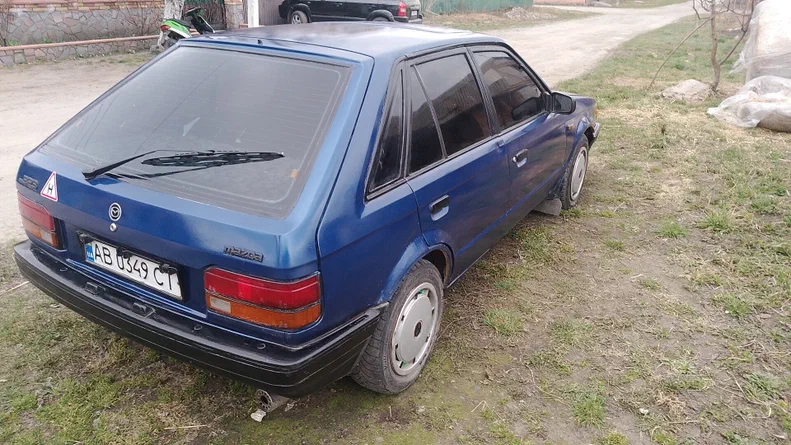Mazda 323 1986 - 5