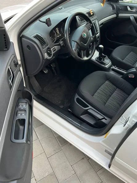 Skoda Octavia 2010 - 6