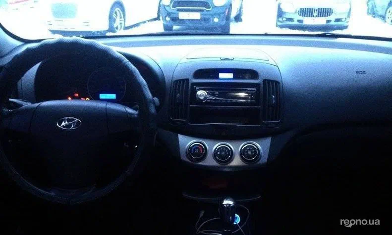 Hyundai Elantra 2010 - 4