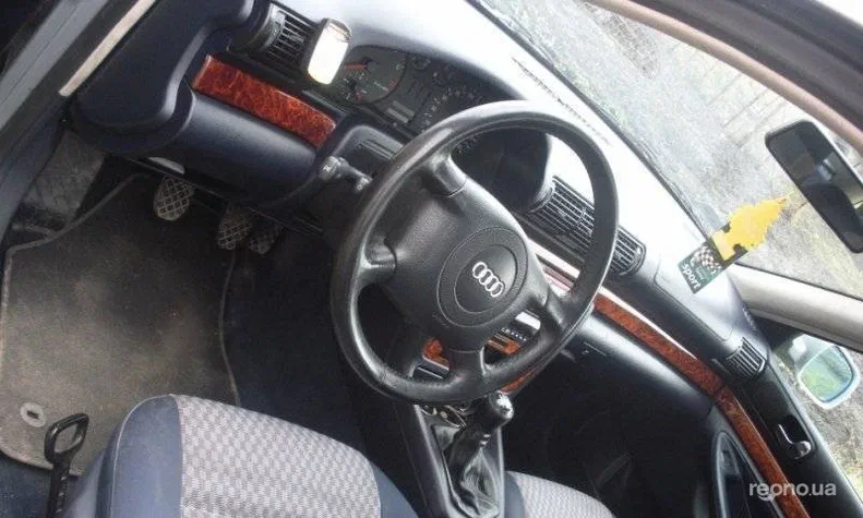 Audi A4 1998 - 9