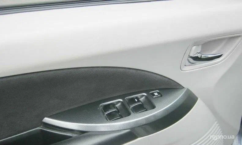 Mitsubishi Grandis 2006 - 10