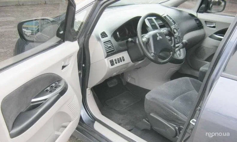 Mitsubishi Grandis 2006 - 11