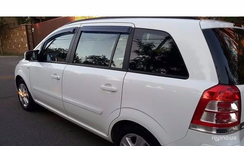Opel Zafira 2012 - 3