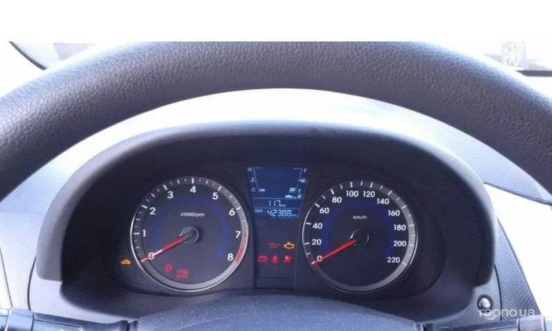 Hyundai Accent 2011 - 5