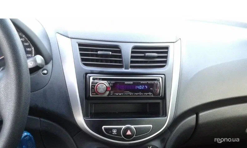 Hyundai Accent 2011 - 3