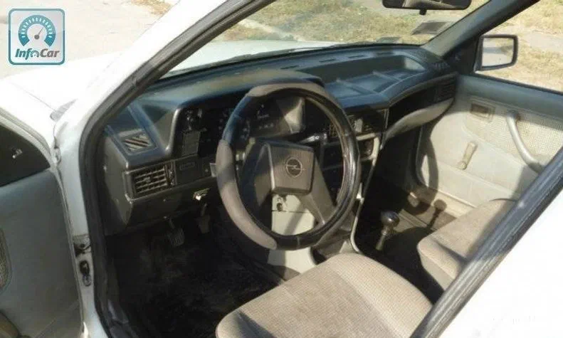 Opel Kadett 1987 - 4