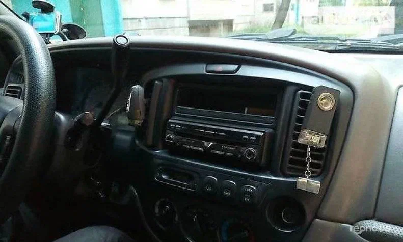 Mazda Tribute 2002 - 8