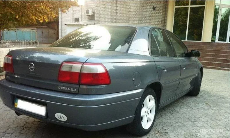 Opel Omega 2002 - 3