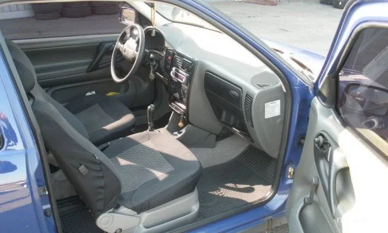 Volkswagen Polo 2000 - 1