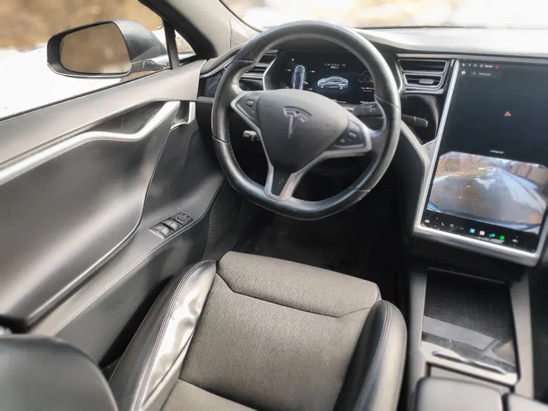 Tesla Model S 2018 - 17