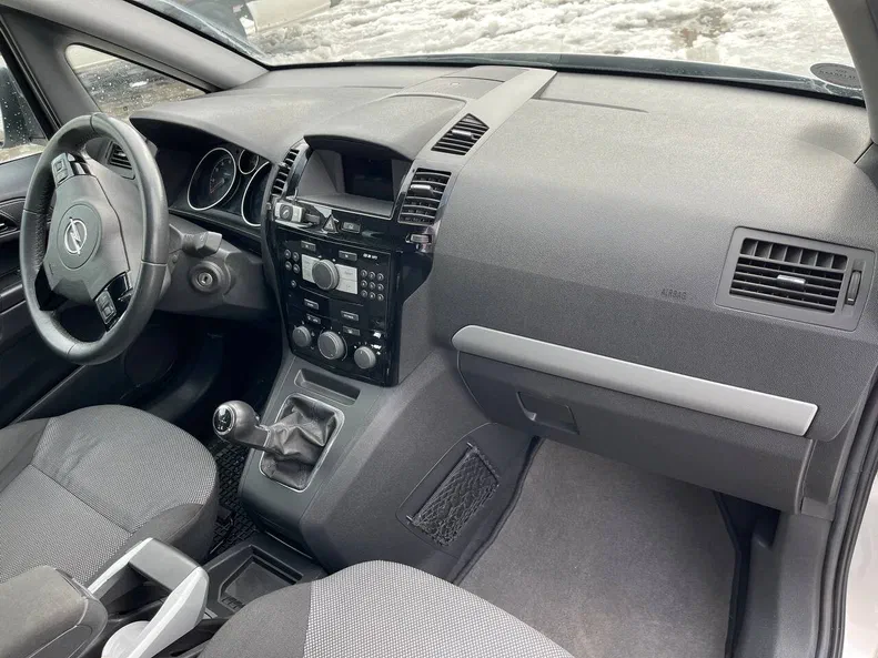 Opel Zafira 2010 - 38