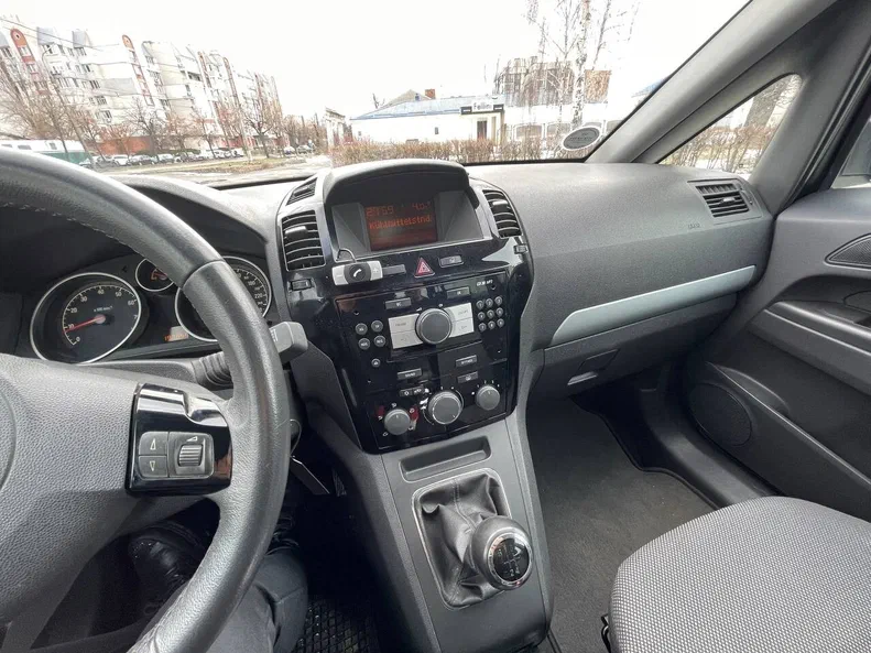 Opel Zafira 2010 - 41
