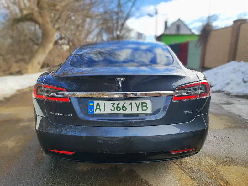 Tesla Model S 2018 - 6