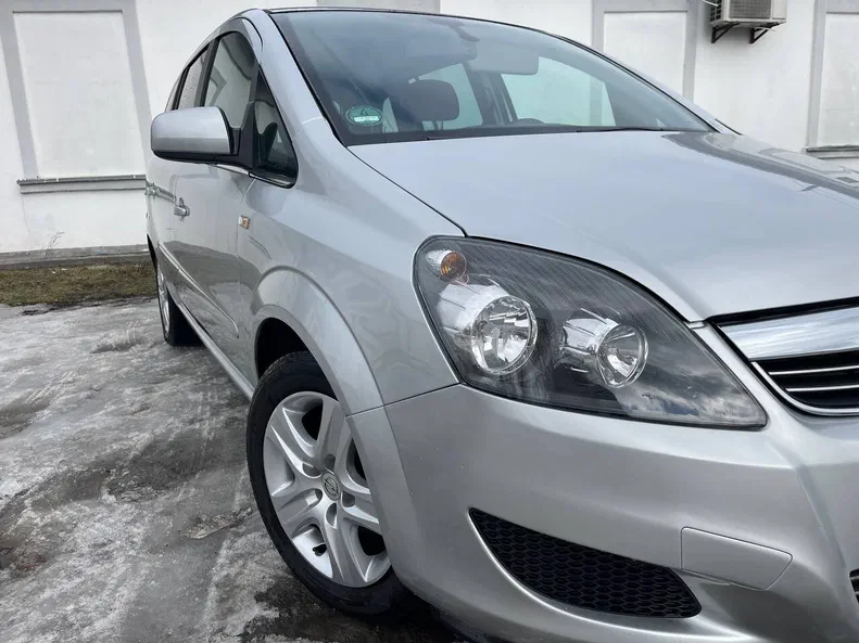 Opel Zafira 2010 - 22