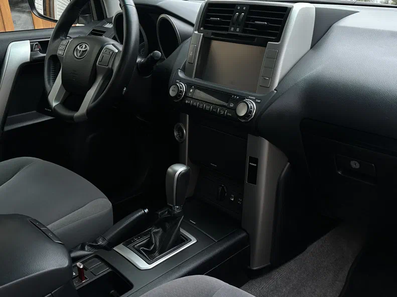 Toyota Land Cruiser Prado 2010 - 8