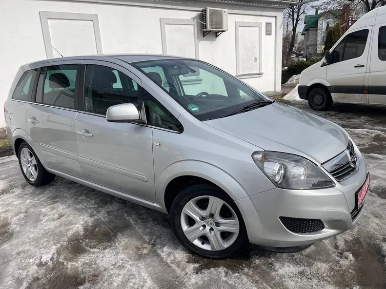 Opel Zafira 2010 - 14