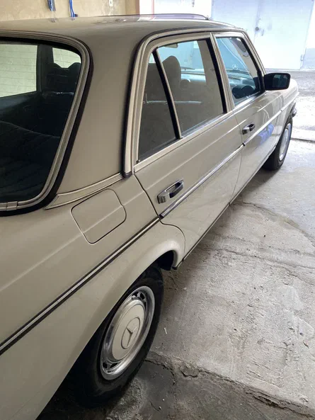 Mercedes-Benz W123 1982