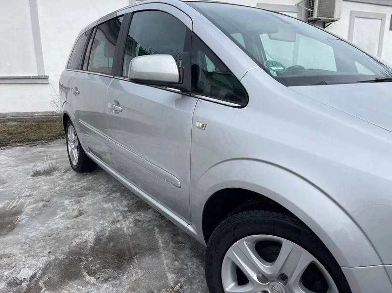 Opel Zafira 2010 - 21