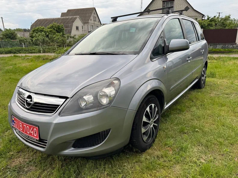 Opel Zafira 2010 - 4