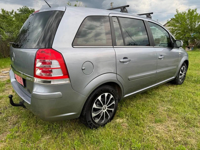 Opel Zafira 2010 - 5
