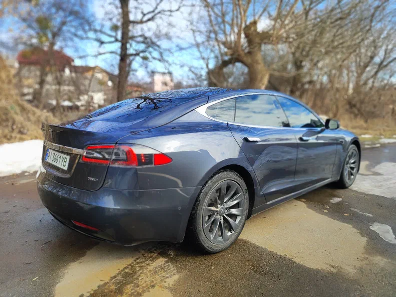 Tesla Model S 2018 - 5