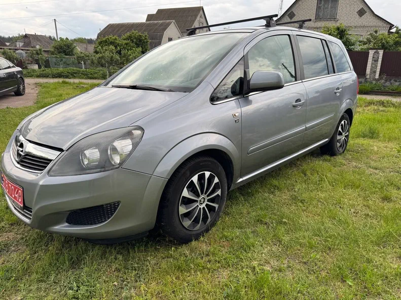 Opel Zafira 2010 - 3