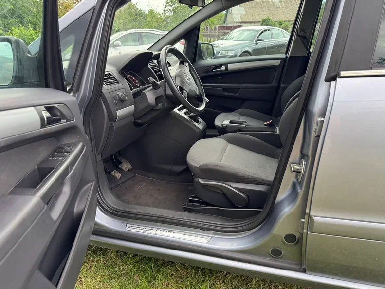 Opel Zafira 2010 - 15