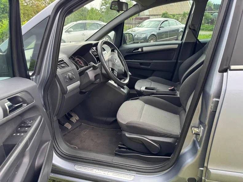 Opel Zafira 2010 - 17