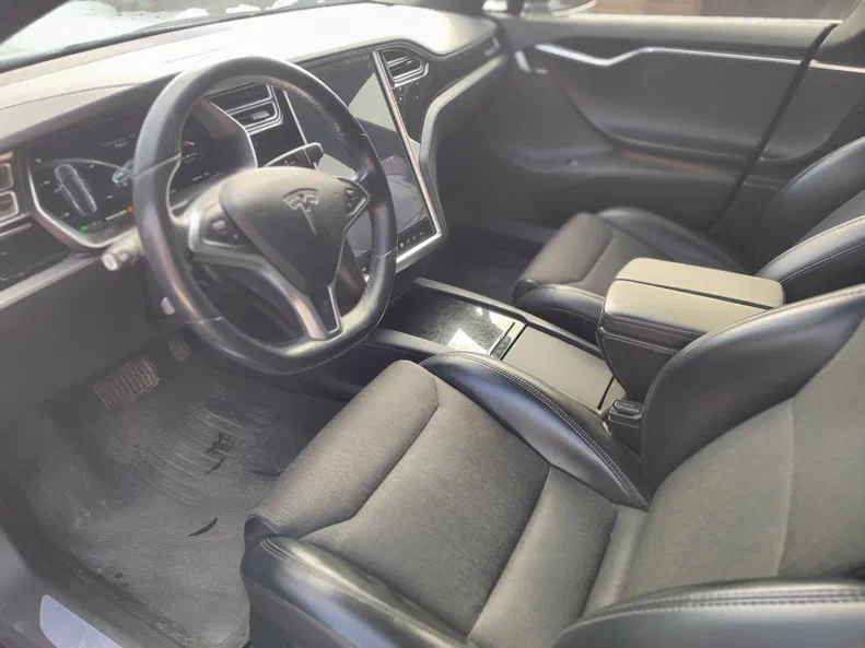 Tesla Model S 2018 - 11