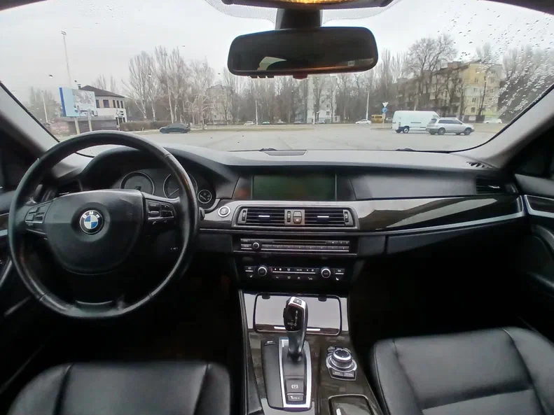 BMW 5 серія 2010 - 13