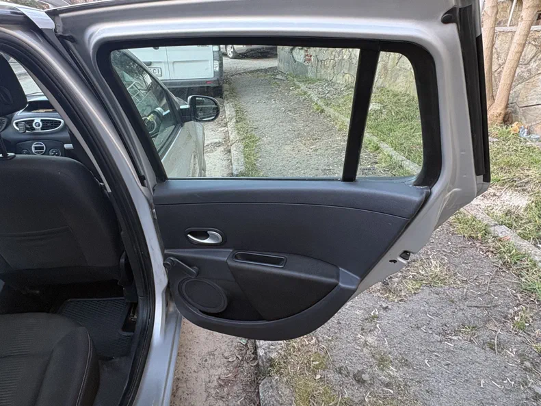 Renault Clio 2009 - 11