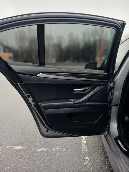 BMW 5 серія 2010 - 23