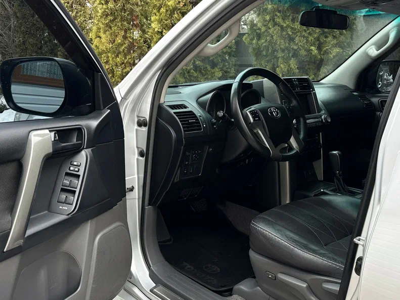 Toyota Land Cruiser Prado 2011