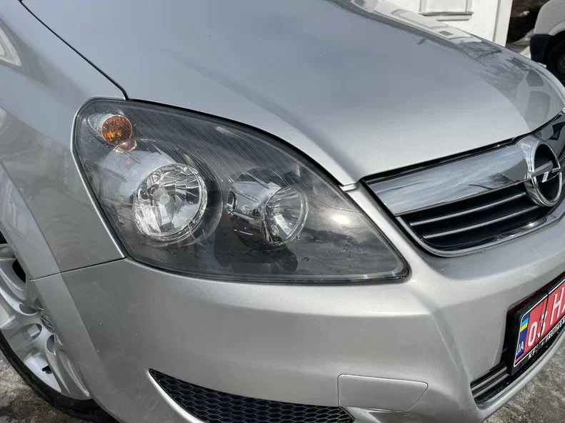 Opel Zafira 2010 - 8