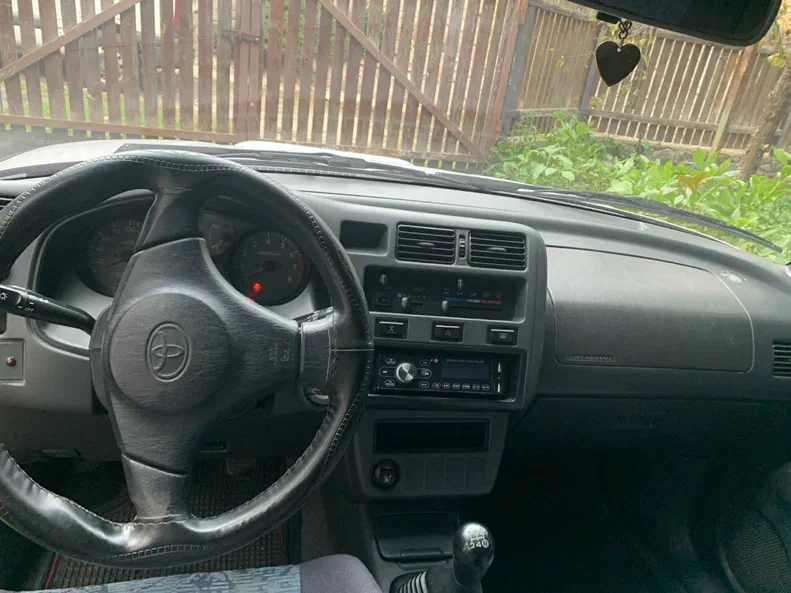 Toyota RAV4 2000 - 5