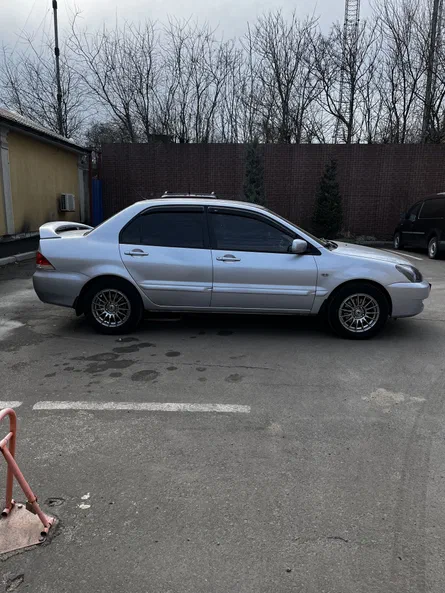 Mitsubishi Lancer 2005 - 10