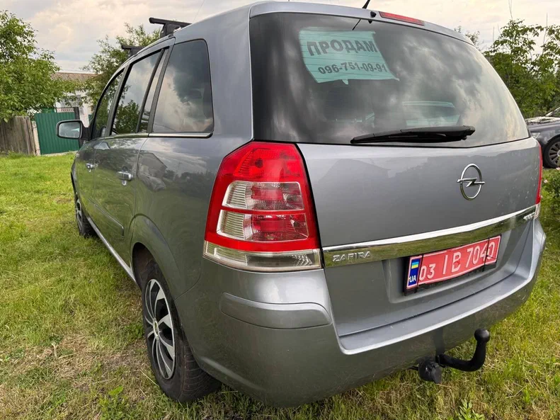 Opel Zafira 2010 - 1