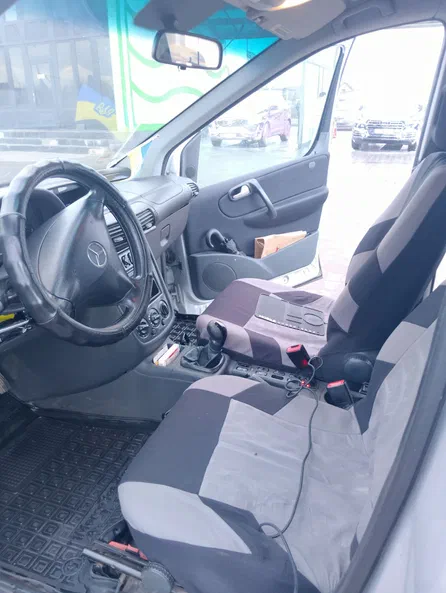 Mercedes-Benz Vaneo 2004 - 16