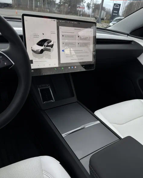 Tesla Model 3 2025 - 11