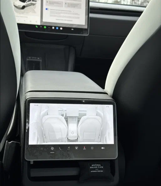 Tesla Model 3 2025 - 14