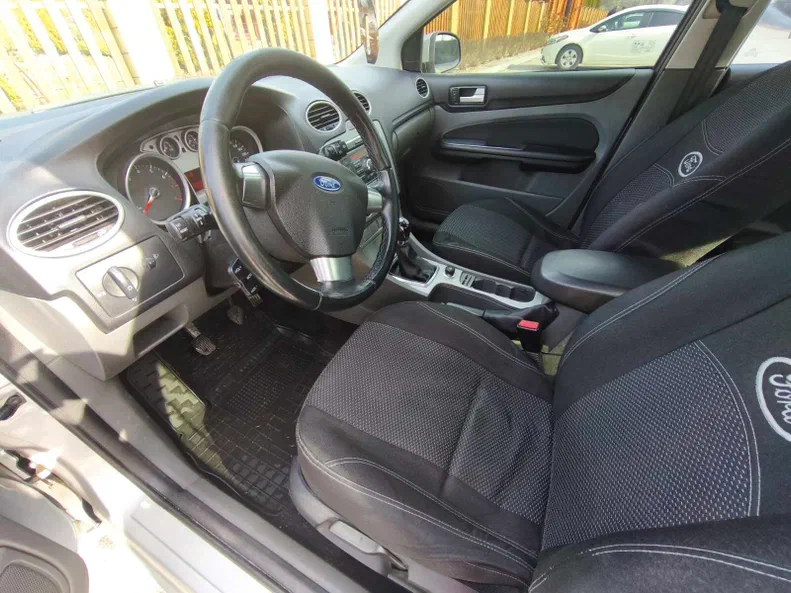 Ford Focus 2010 - 10